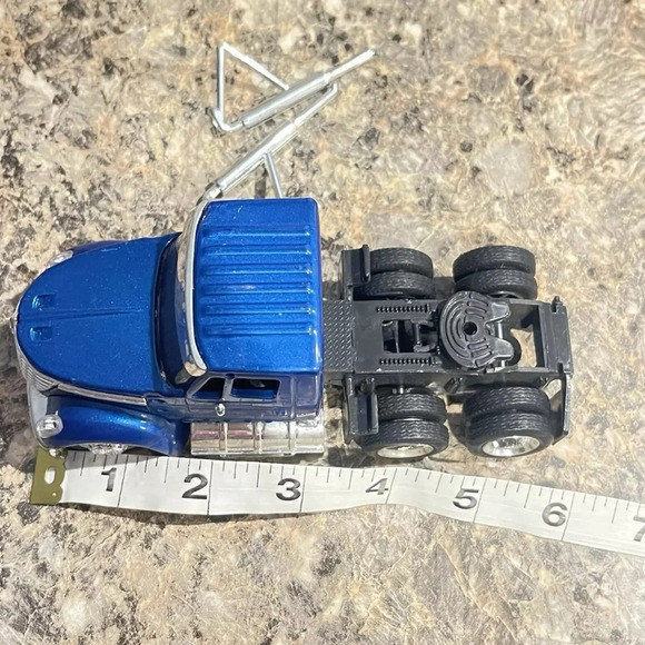 Dicast Semi Truck Blue - Picture 13 of 13